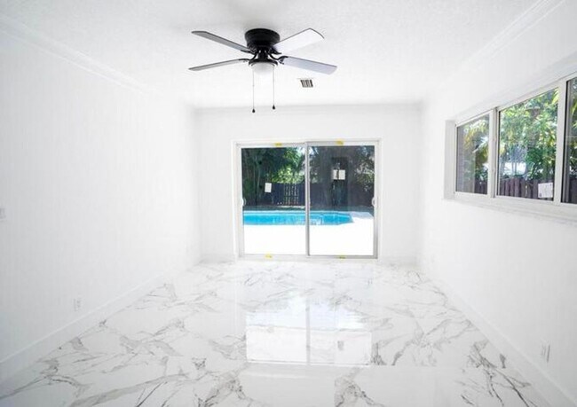 Foto del edificio - 1070 SW 18th St