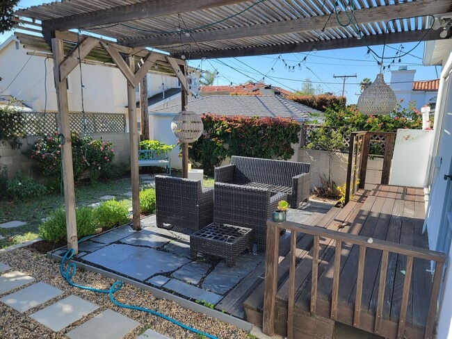 Building Photo - 408 Miramar Dr