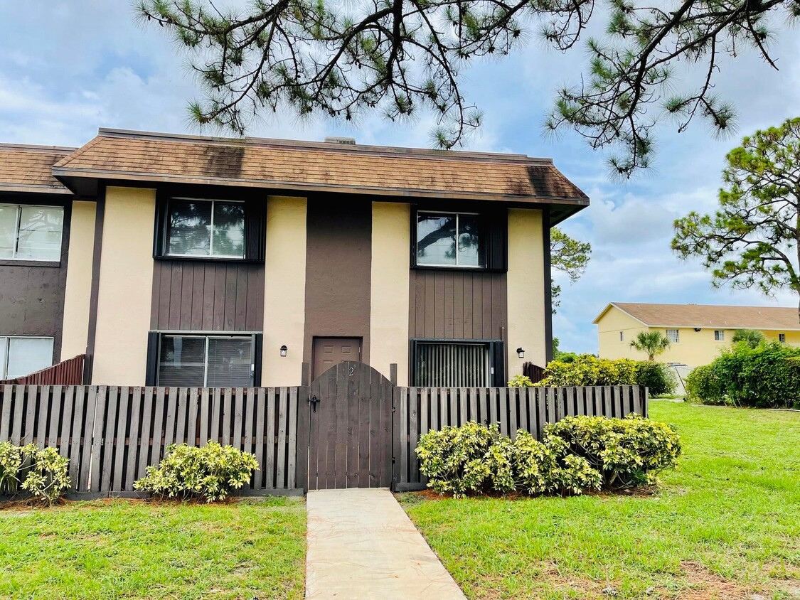Primary Photo - 2148 Sherwood Forest Blvd