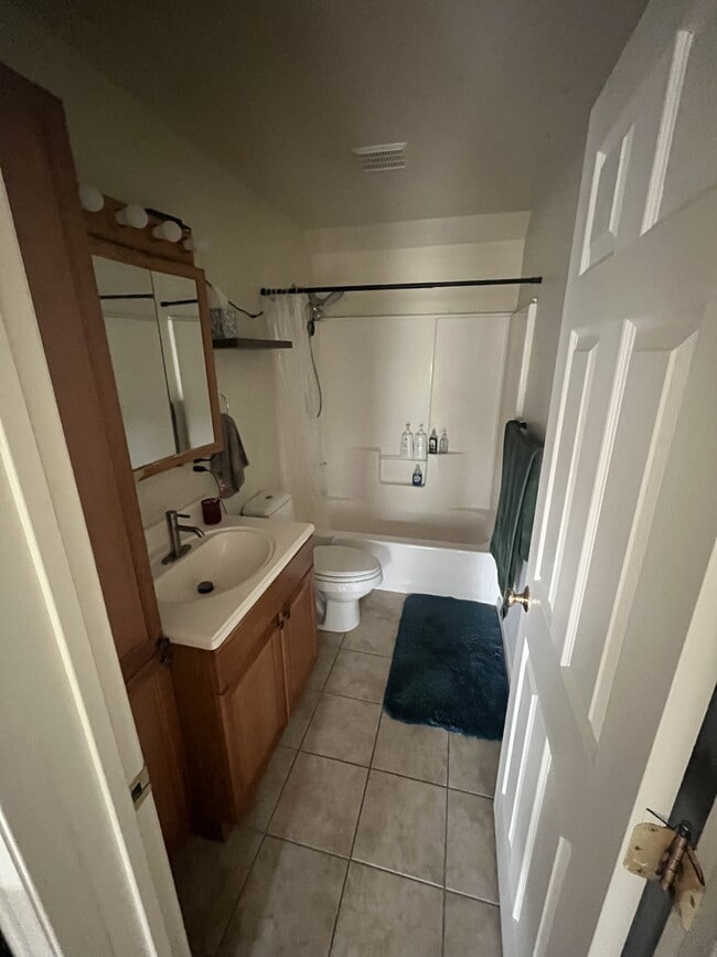 Building Photo - 817 Pitkin Ave