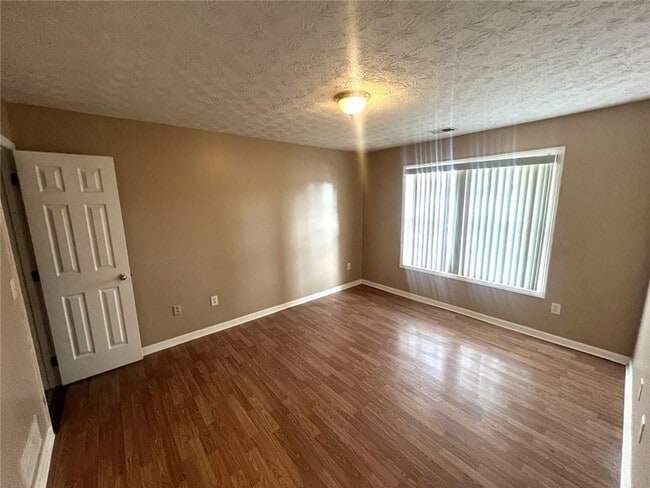 Foto del edificio - 2209 Swan Lake Ct