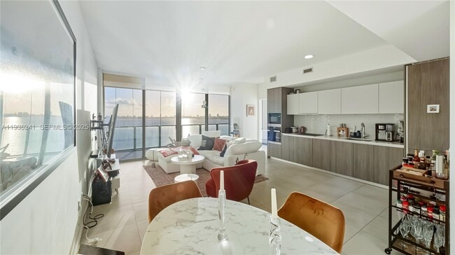 Building Photo - 2900 NE 7th Ave