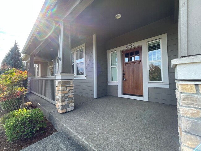 Building Photo - Gorgeous 4-Bed, 2.5-Bath Custom Home in Pr...
