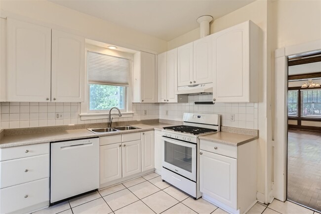 Building Photo - 1587 St Paul St