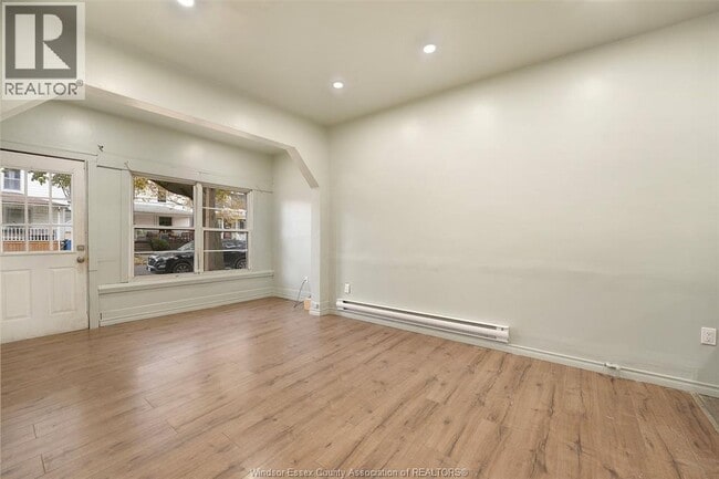 Photo du bâtiment - 987 Lincoln Rd