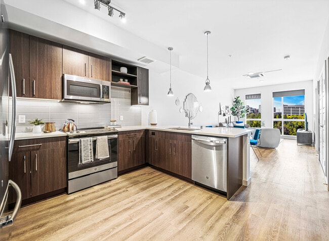 Building Photo - AMLI Spring District