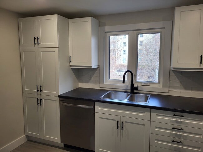 Building Photo - 18 Galley Av