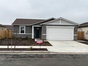 Building Photo - 2405 N Fontana St