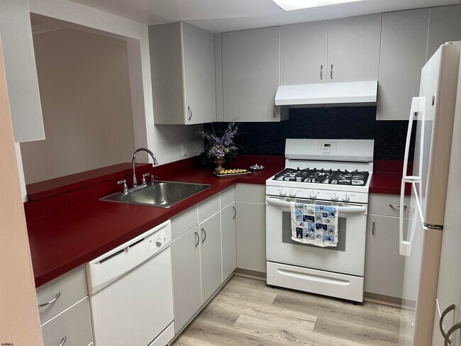 Foto del edificio - 2310 Dolphin Ave