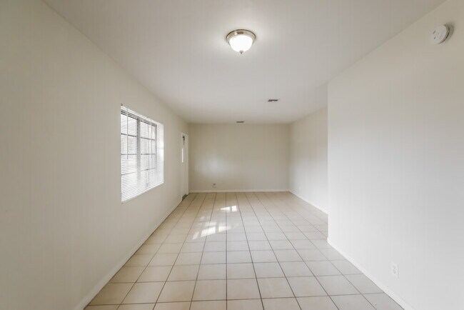 Foto del edificio - 820 Carolina Ave