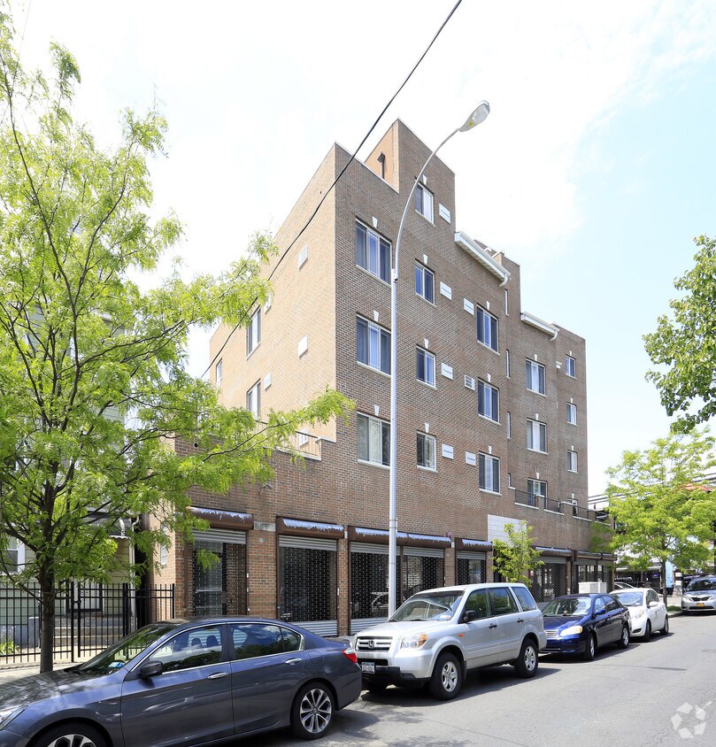 Building Photo - 1371 Herschell St