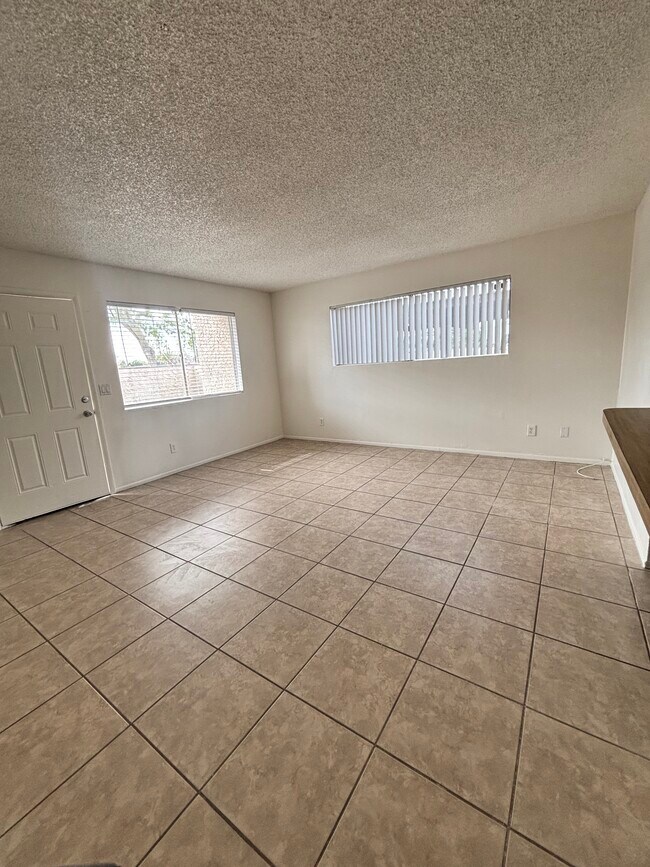 Building Photo - 700 W University Dr