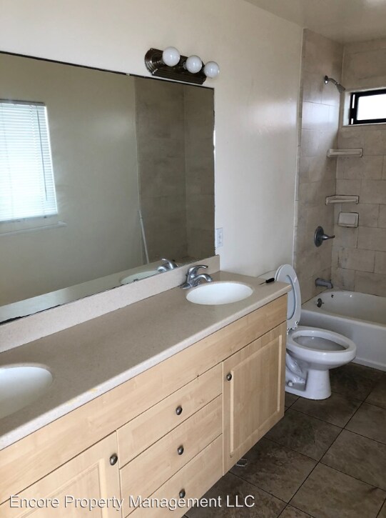 Building Photo - 6 br, 4 bath Room For Rent - 6665 Del Playa