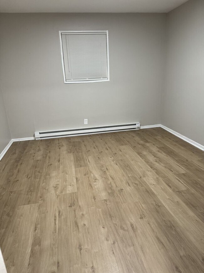 Foto del edificio - 6028 Laurel Hall Dr