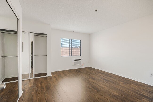Building Photo - ven141