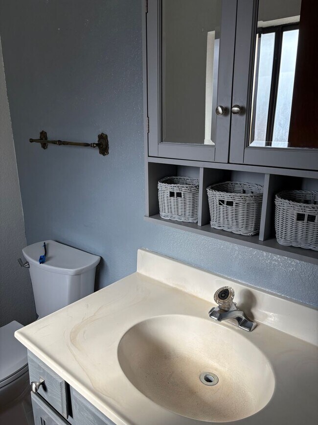 Foto del edificio - Perfect Location- Open Floor Plan 3 Bedroo...