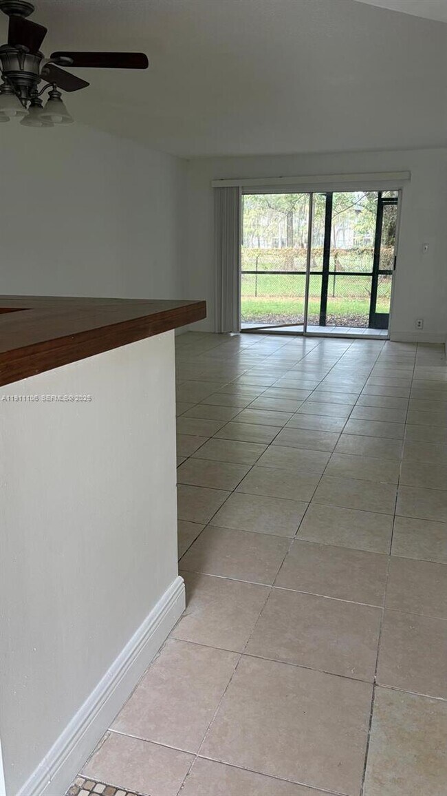 Foto del edificio - 7925 Fairview Dr