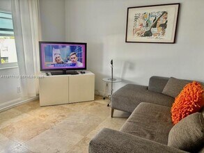 Building Photo - 100 Lincoln Rd