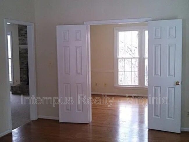 Building Photo - 7140 Chesterfield Dr