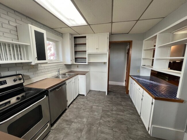 Building Photo - 3 Bedroom Minutes from Midtown, Dundee, an...