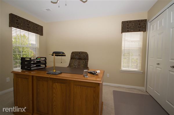Building Photo - 23201 Alexa Dr