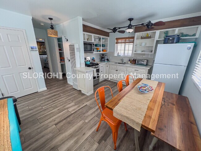 Foto del edificio - AVAILABLE NOW - Modern Furnished Two-Bedroom Beachside Retreat in Pismo Beach - 2 Bed / 2 Bath