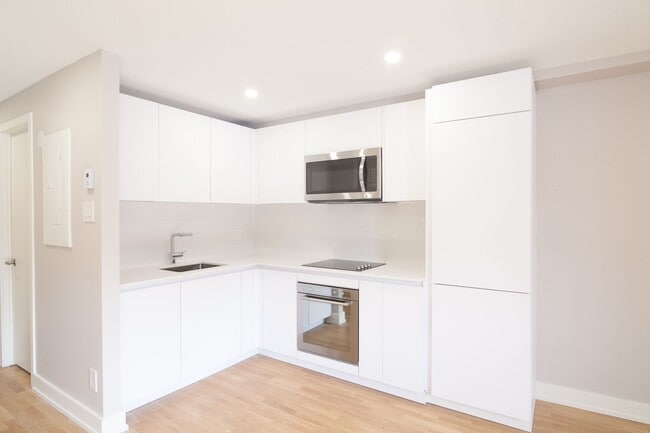 Building Photo - 1550 Avenue Filion
