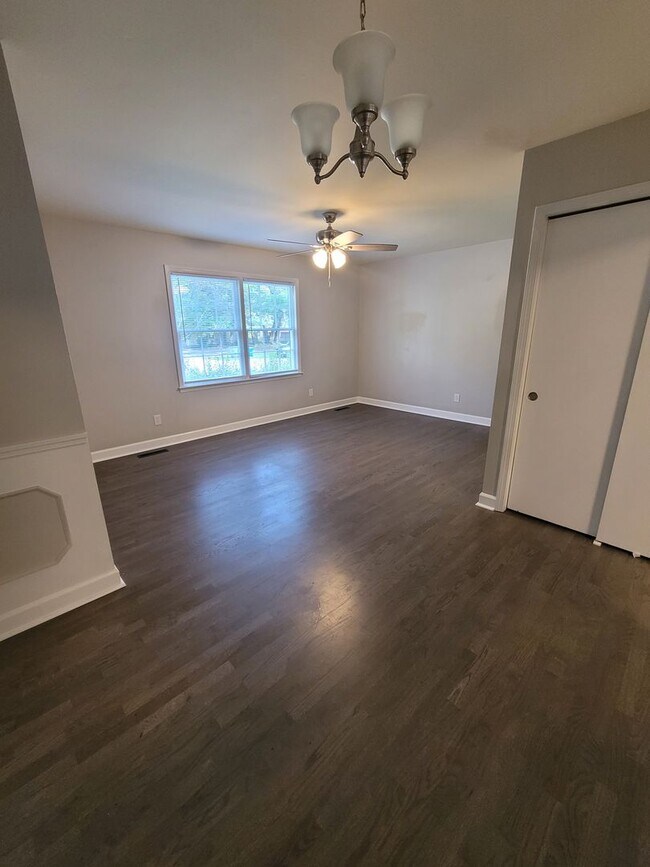 Foto del edificio - 825 Montclair Dr