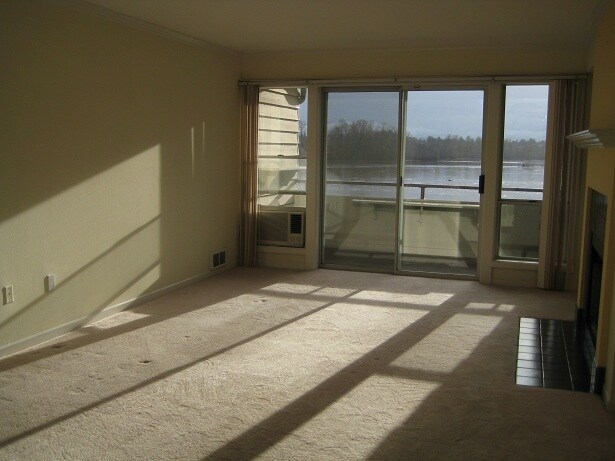 Building Photo - 5170 S Landing Dr