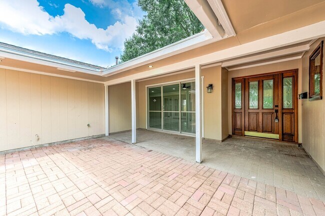 Foto del edificio - 1610 Richvale Ln