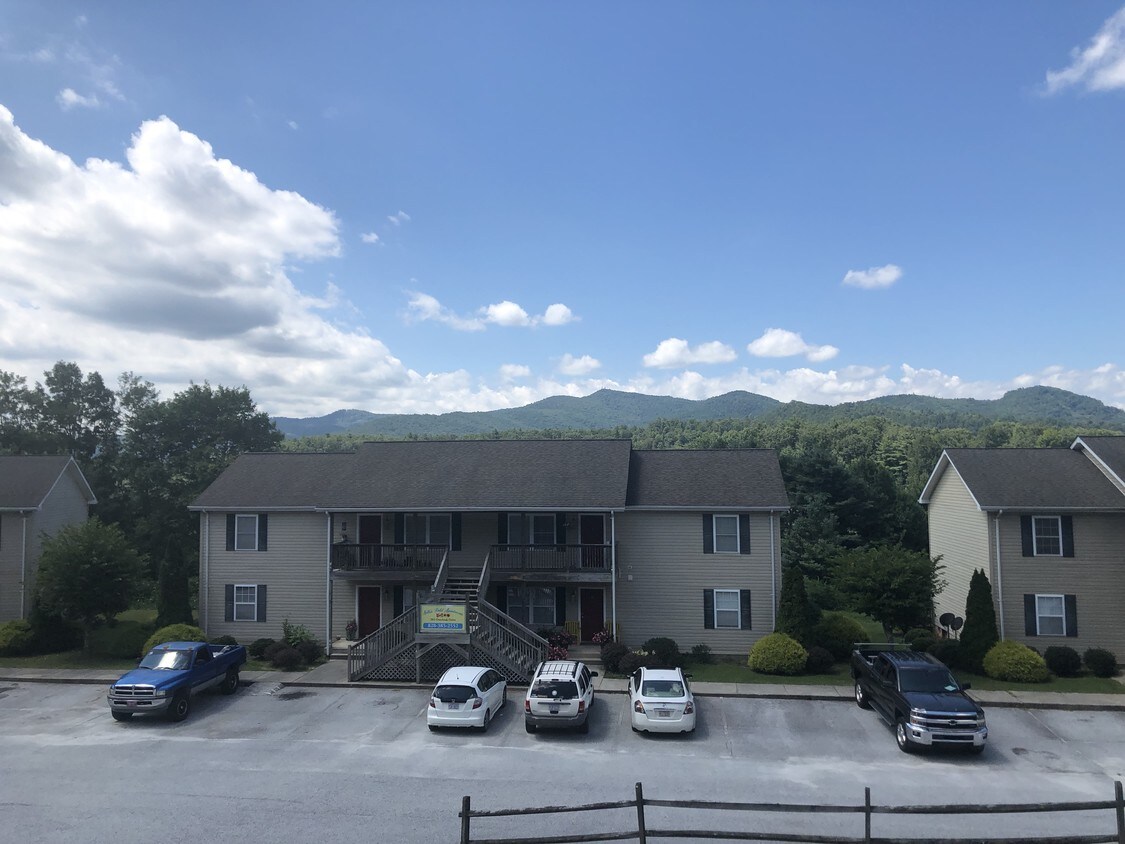 202 Overlook Dr Unit G, Spruce Pine, NC 28777 Apartment for Rent in