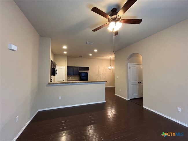 Building Photo - 697 Creekside Cir
