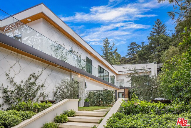 Building Photo - 1884 Laurel Canyon Blvd