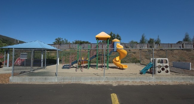 ¡Área de juegos para niños - Laguna Lakes