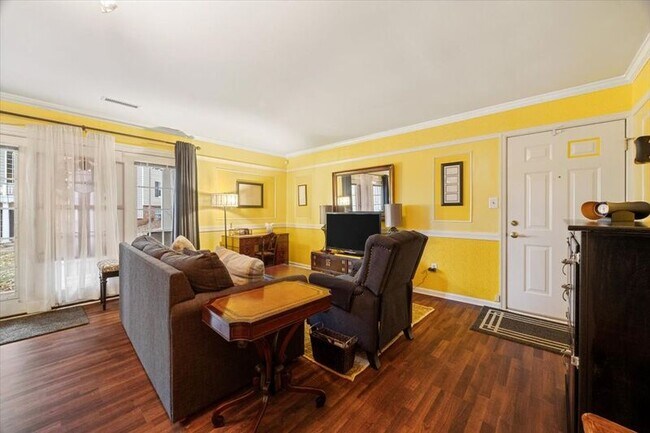 Building Photo - 1504 Villa Ter