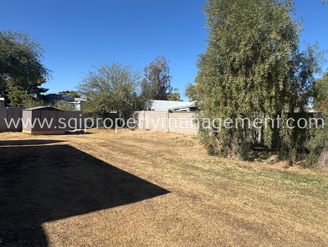 Foto del edificio - North Phoenix home on huge lot for rent