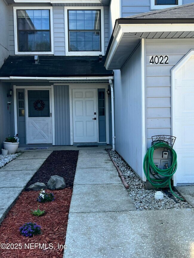 Foto del edificio - 4022 Laurelwood Dr