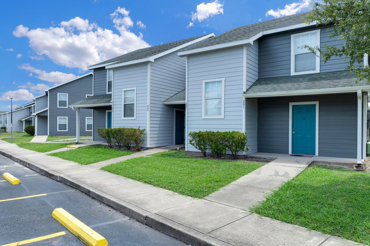 Rancho De Luna Townhomes for Rent Robstown, TX