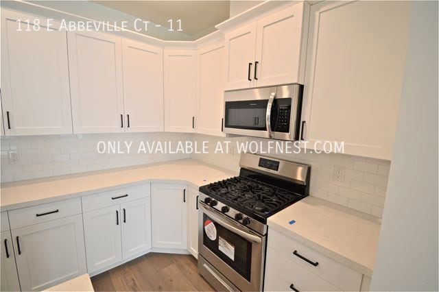 Building Photo - Stunning 4 Bedroom Sandy Townhome! No Depo...