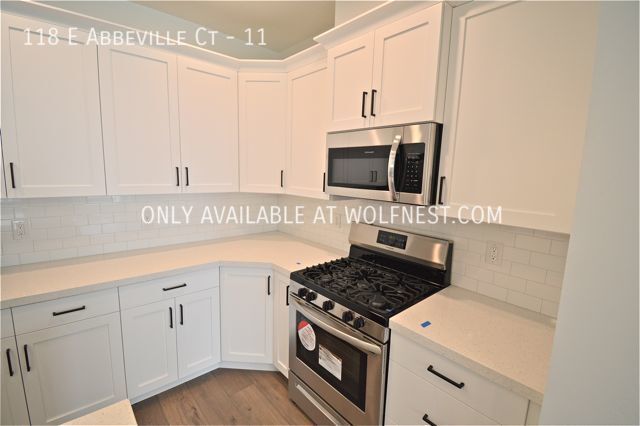 Foto del edificio - Stunning 4 Bedroom Sandy Townhome! No Depo...
