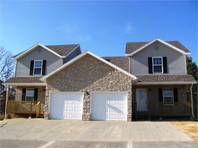 Primary Photo - 3 bedroom, 2.5 bathroom duplex located clo...