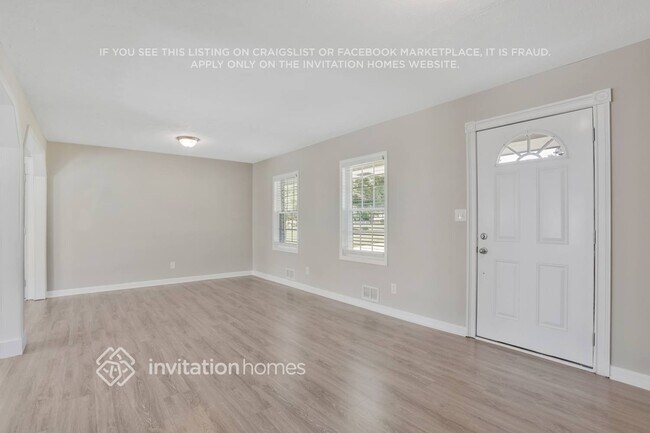 Building Photo - 3899 Summit Dr
