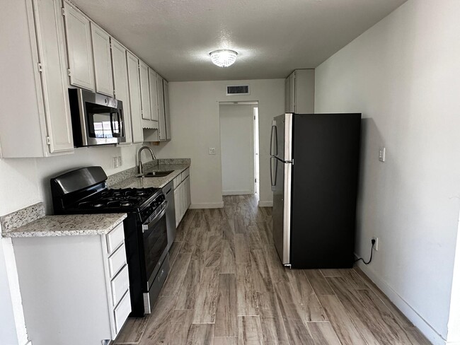 Building Photo - 1405 Prairie Dr