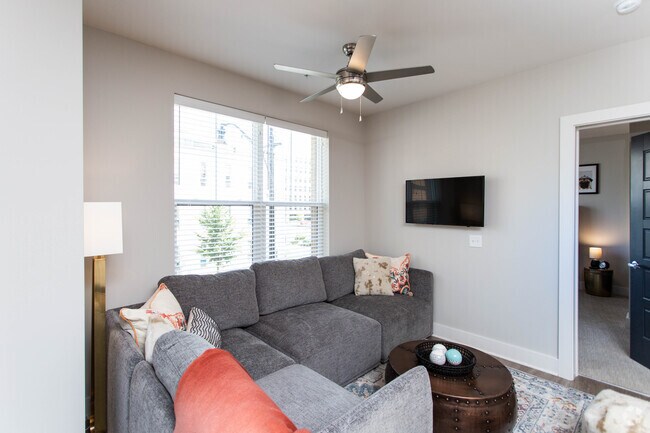 2BR, 2BA - 1,031-1,089 SF - Stevie - Xander on State
