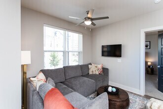2BR, 2BA - 1,031-1,089 SF - Stevie - Xander on State