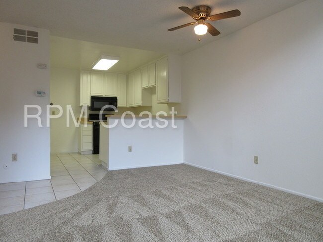 Building Photo - 1096 Cabrillo Park Dr