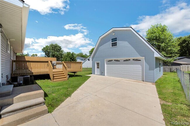 Building Photo - 9551 Kress Rd