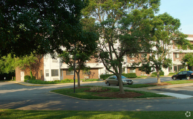 Building Photo - Heritage Oaks