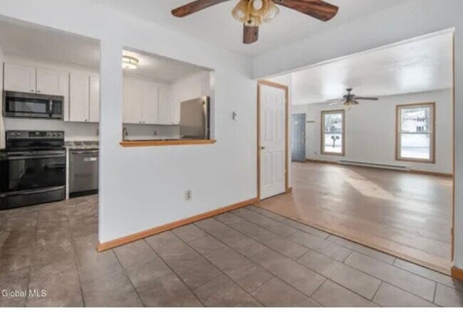 Foto del edificio - 40 Hanover Dr