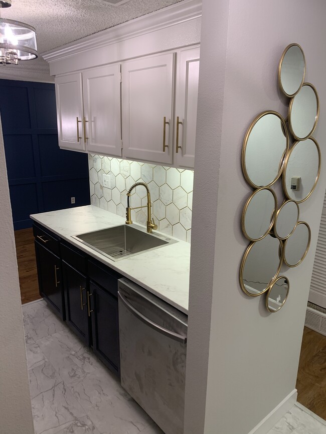 Foto del edificio - 249 E Highline Cir